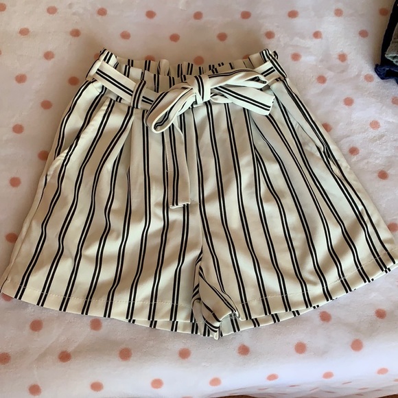 Black & White Striped Shorts with Belt - Picture 1 of 2